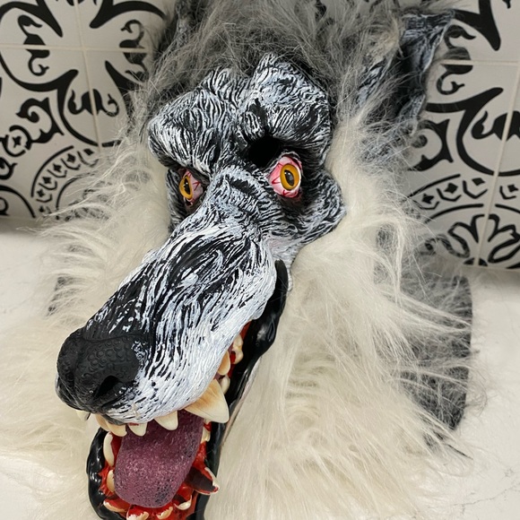 REALISTIC WEREWOLF HALLOWEEN MASK ADULT GRAY FAUX FUR WOLF COSTUME - Picture 2 of 4